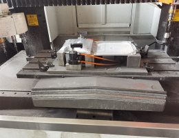 រន្ធពន្លឺដឹកនាំធ្វើ